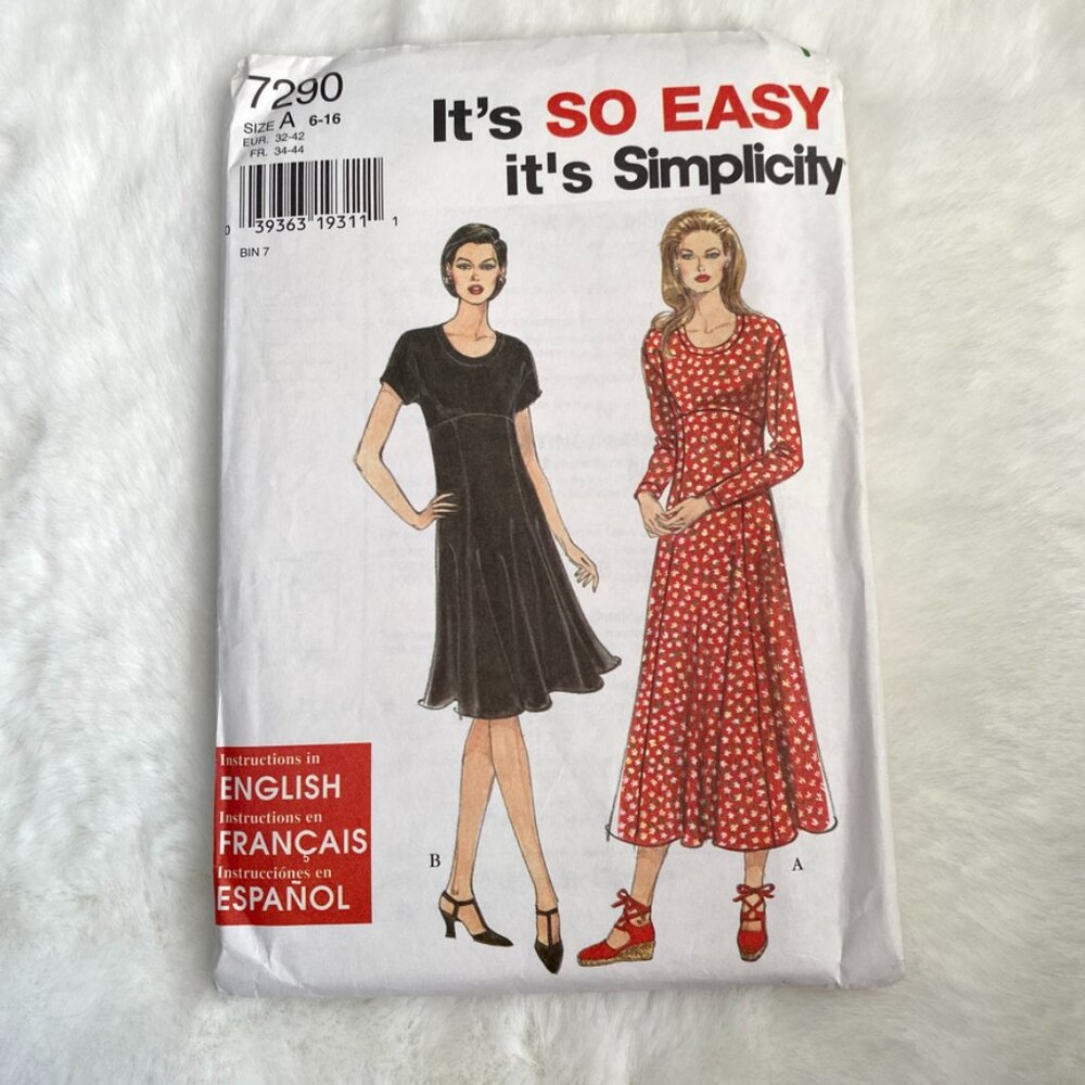 Simplicity Sewing Pattern - Picture 1 of 2